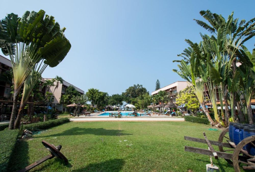 Basaya Beach Hotel 3*