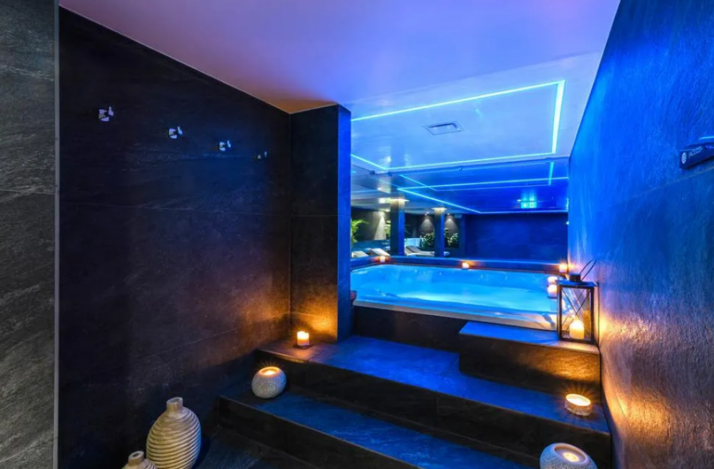 Ajax Hotel 4*