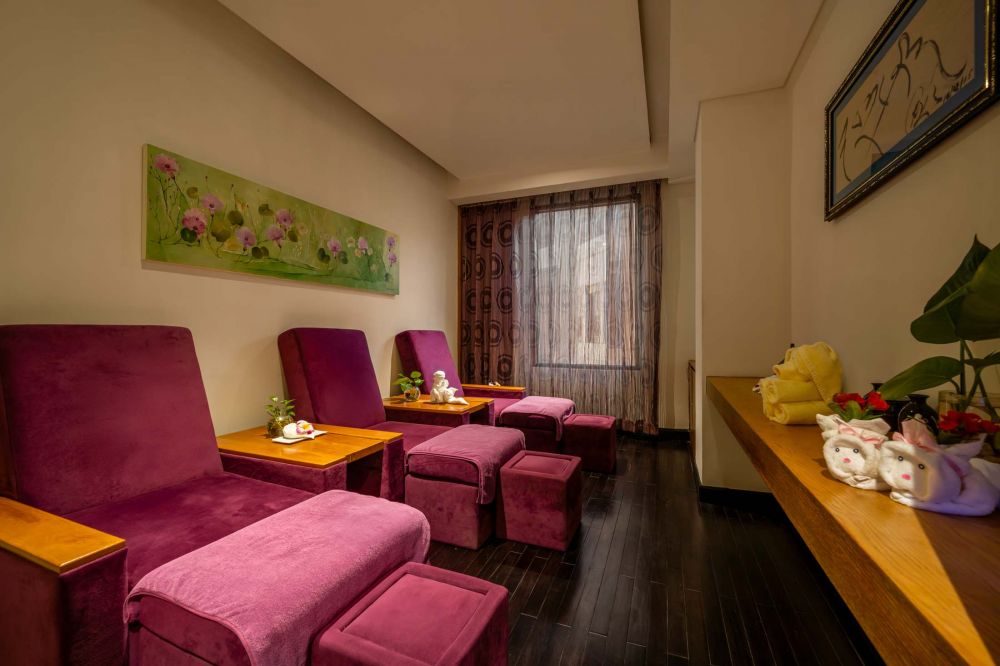 Holiday Beach Hotel Danang 4*