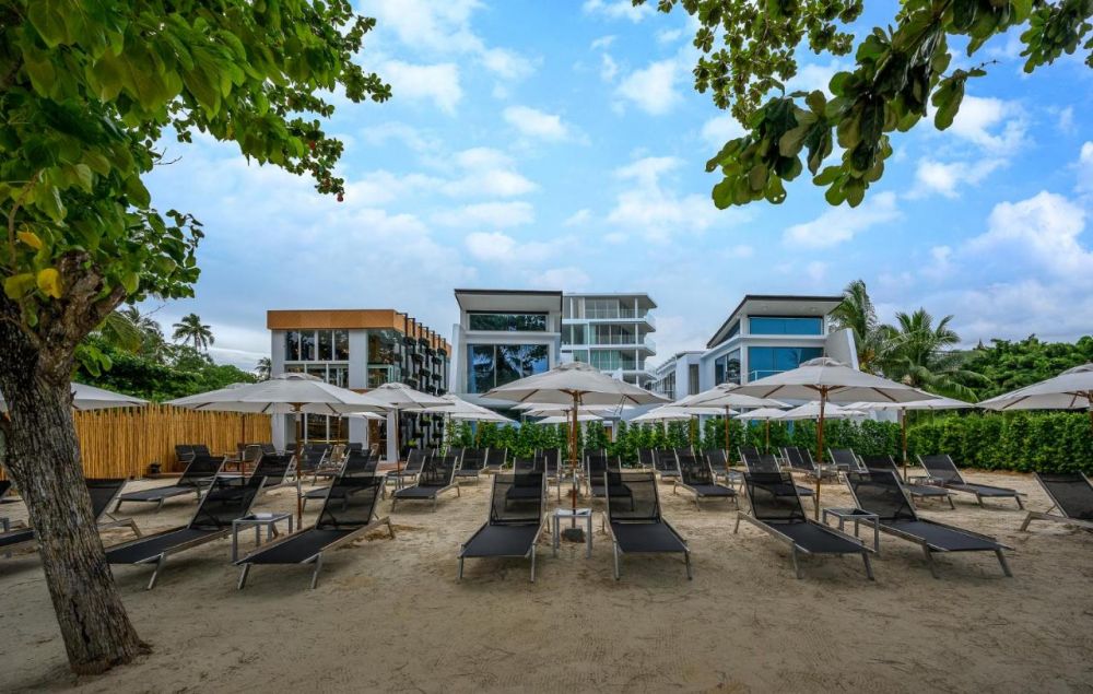 The Beachfront Hotel Phuket 4*