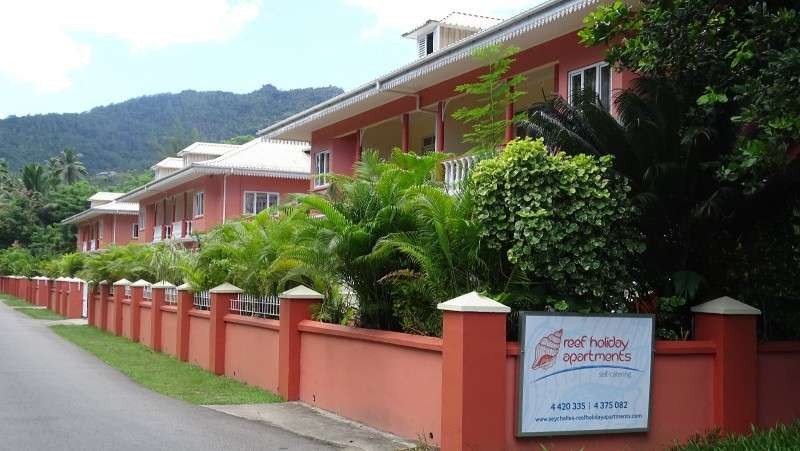 Reef Holiday Apartments 4*
