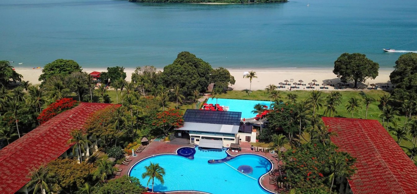 Holiday Villa Beach Resort & Spa 4*