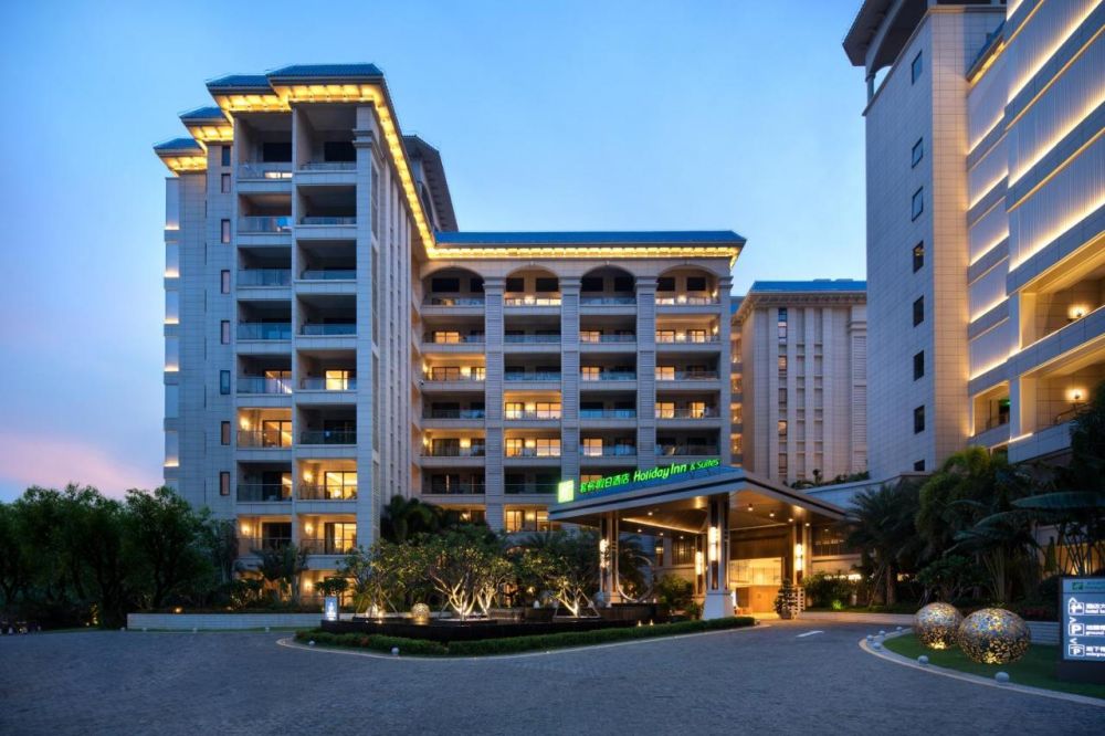 Holiday Inn & Suites Sanya Yalongbay 5*