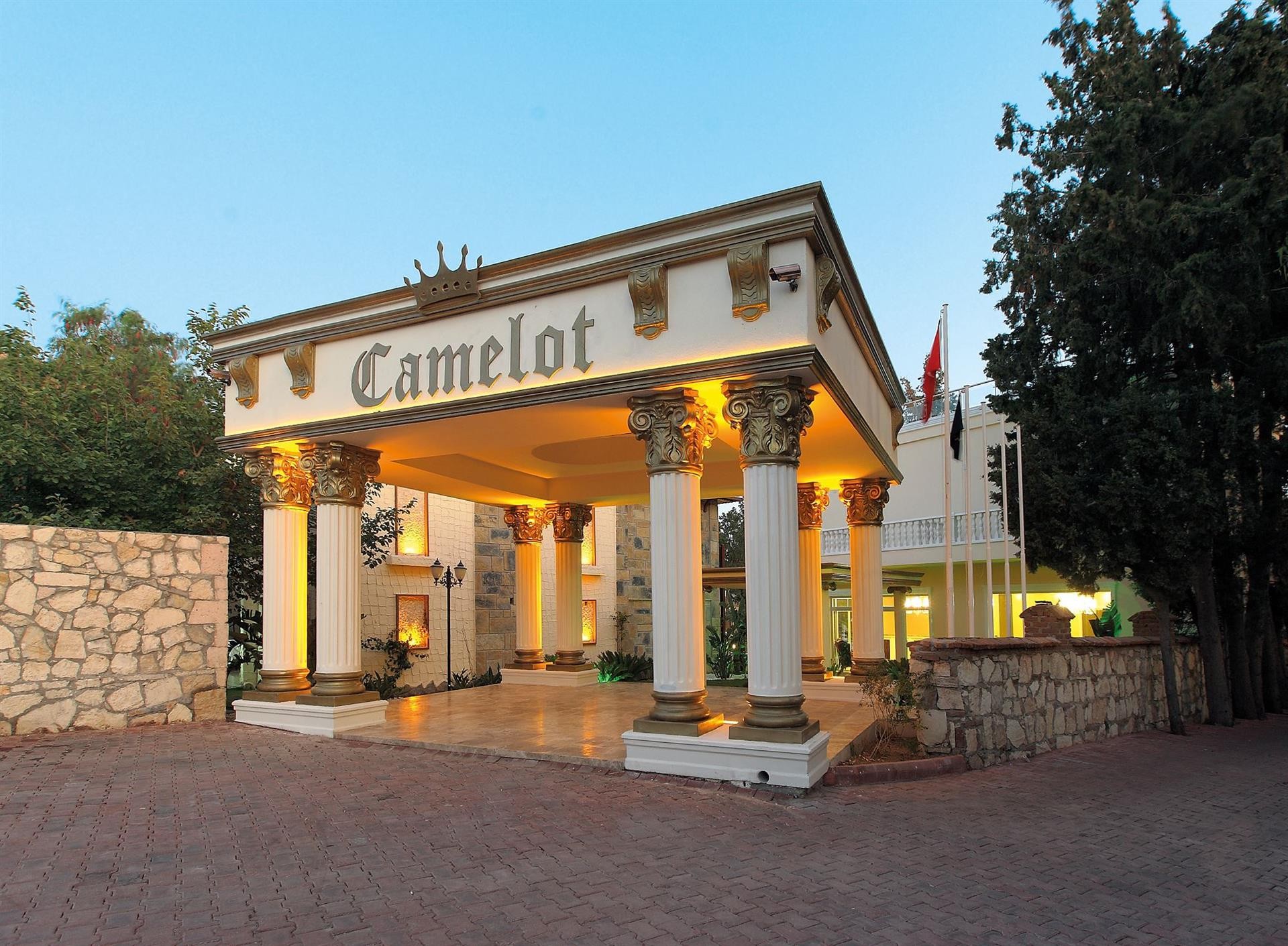 Camelot Boutique Hotel 4*