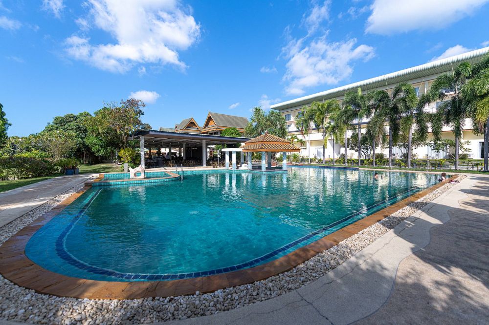 Blue Beach Grand Resort And Spa (ex. Chalong Beach Hotel & Spa) 4*