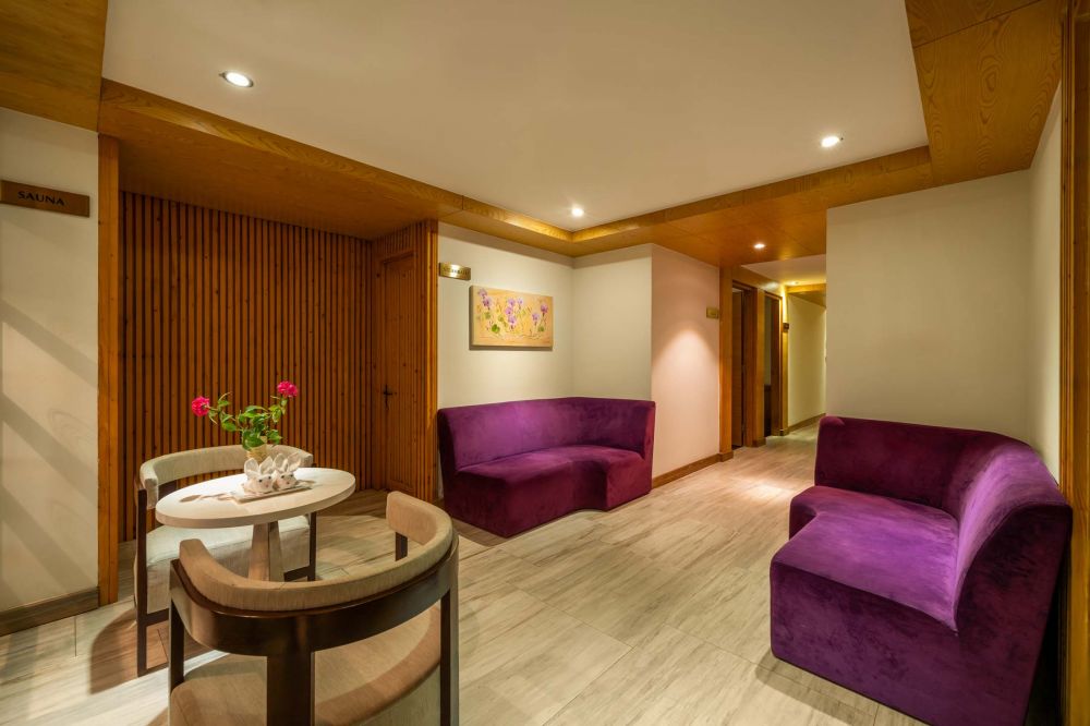 Holiday Beach Hotel Danang 4*