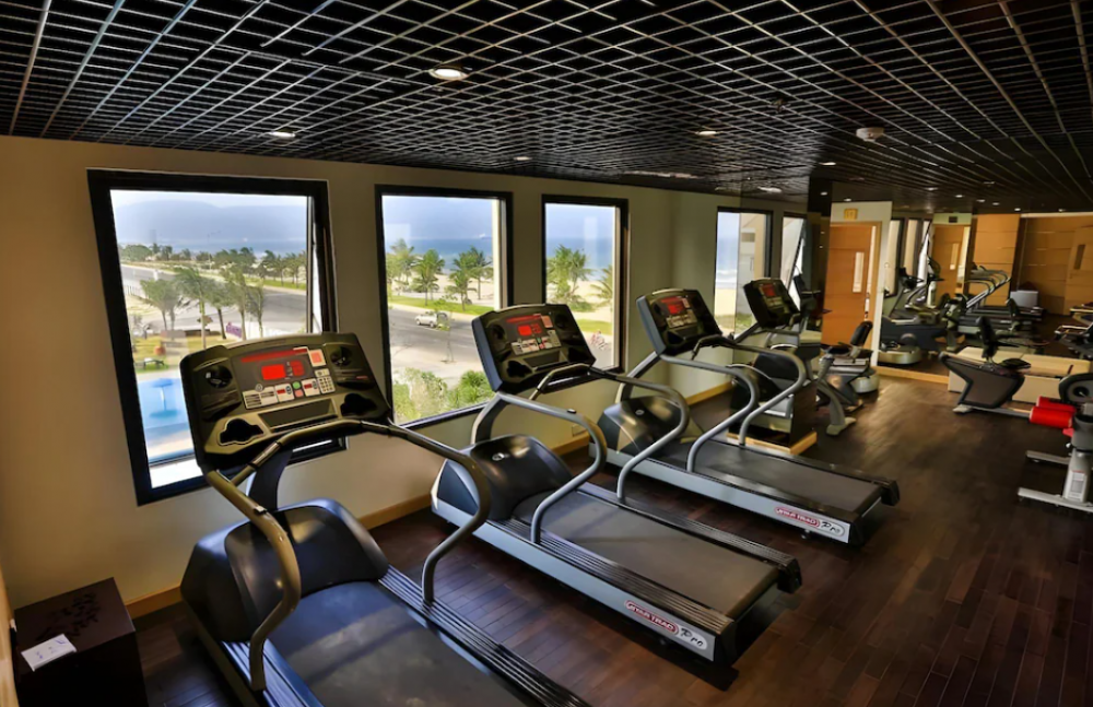 Holiday Beach Hotel Danang 4*