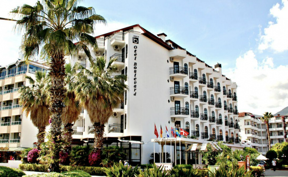 Boulevard Hotel 4*