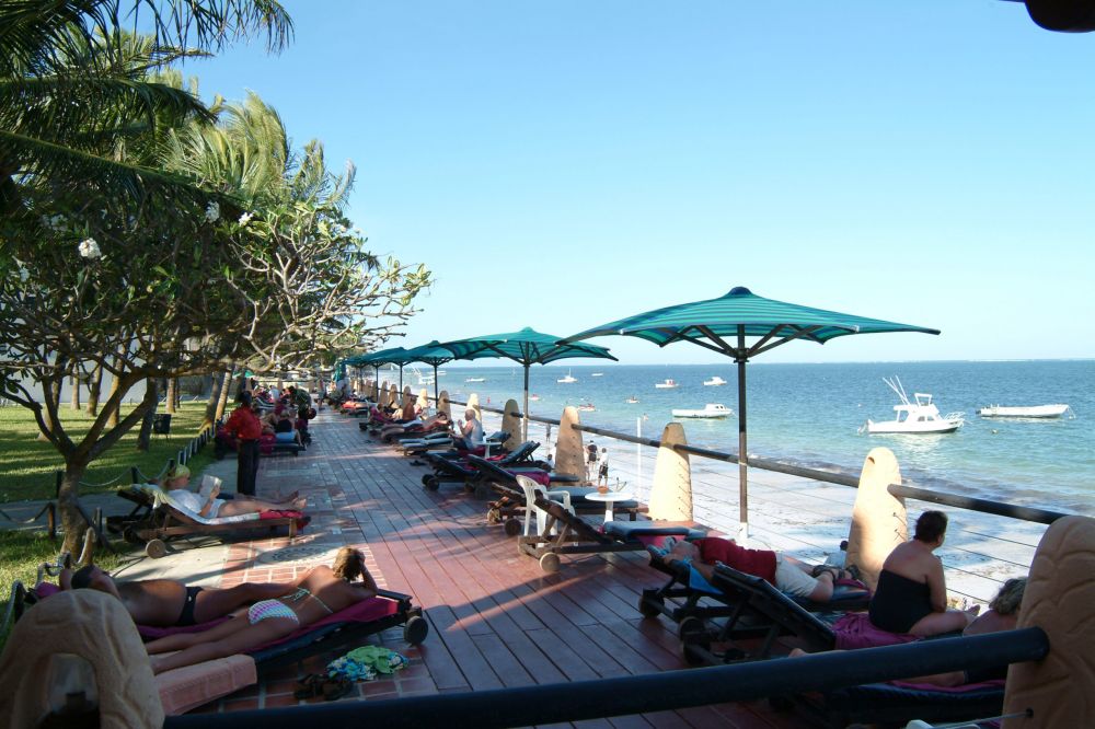 Bamburi Beach Hotel 3*