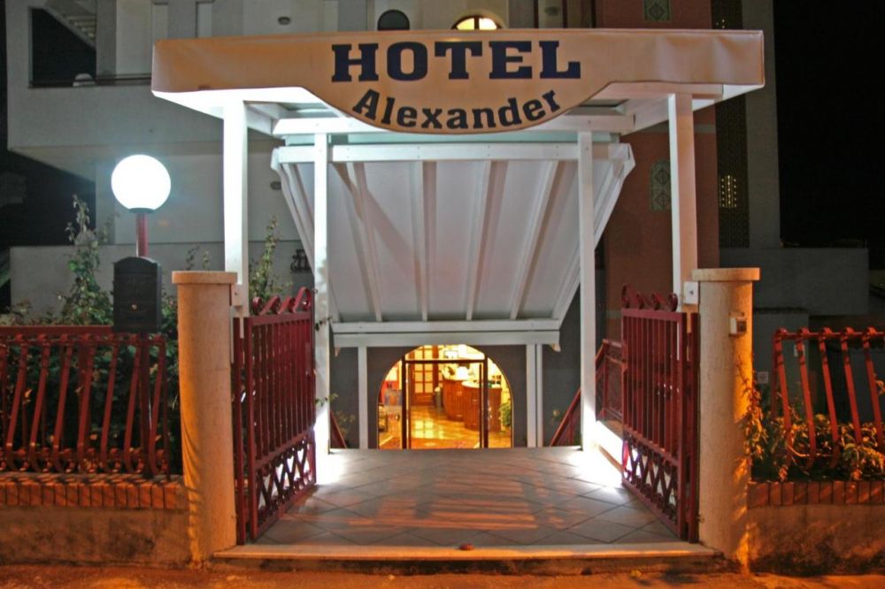 Alexander Hotel 3*