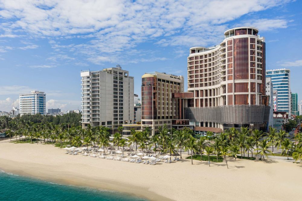 Holiday Beach Hotel Danang 4*