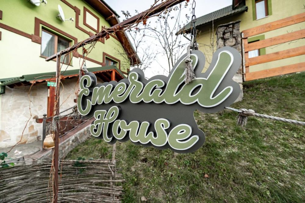 Emerald House Apartments 3*