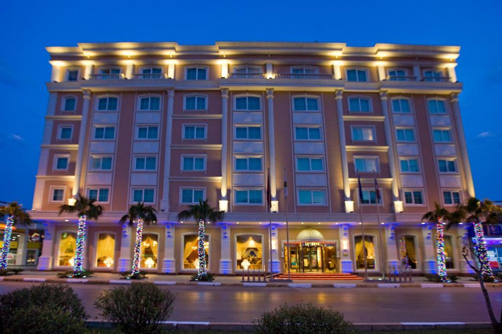 Latanya Palm & Spa Hotel 
