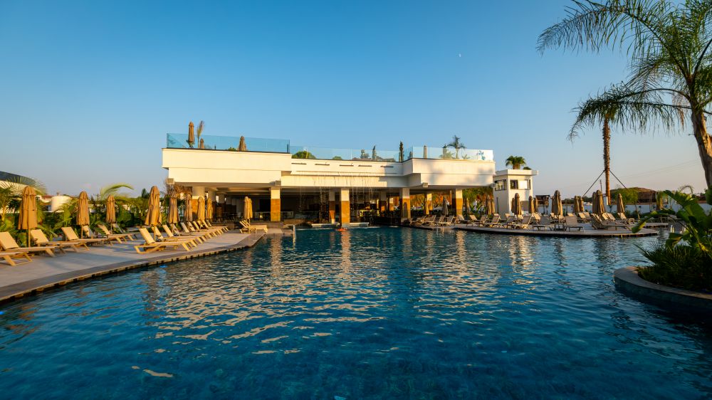 Raxeria Hotel 5*
