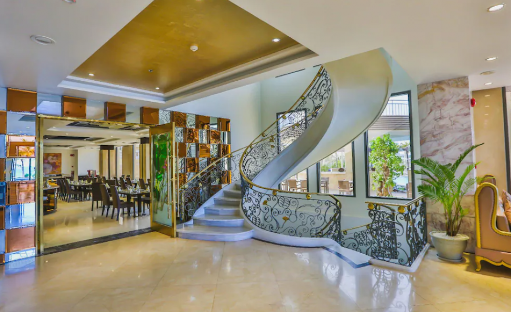 Holiday Beach Hotel Danang 4*