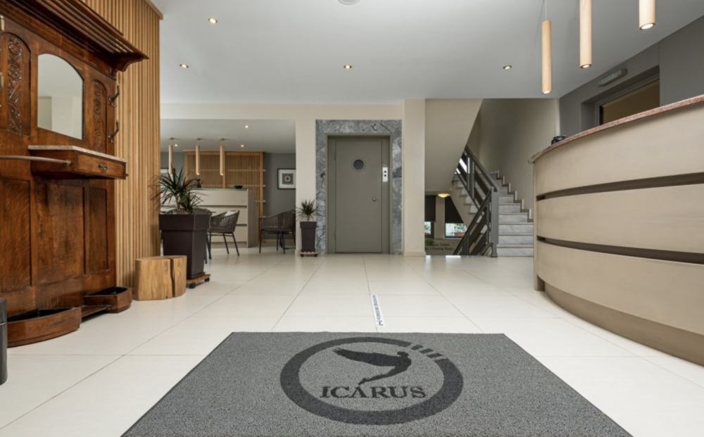 Icarus Suites & Apartments 3*