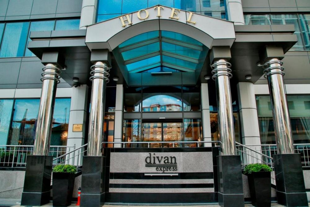 Divan Express Hotel Baku 5*