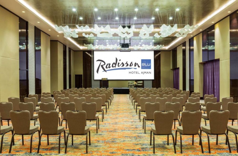 Radisson Blu Hotel Ajman 5*