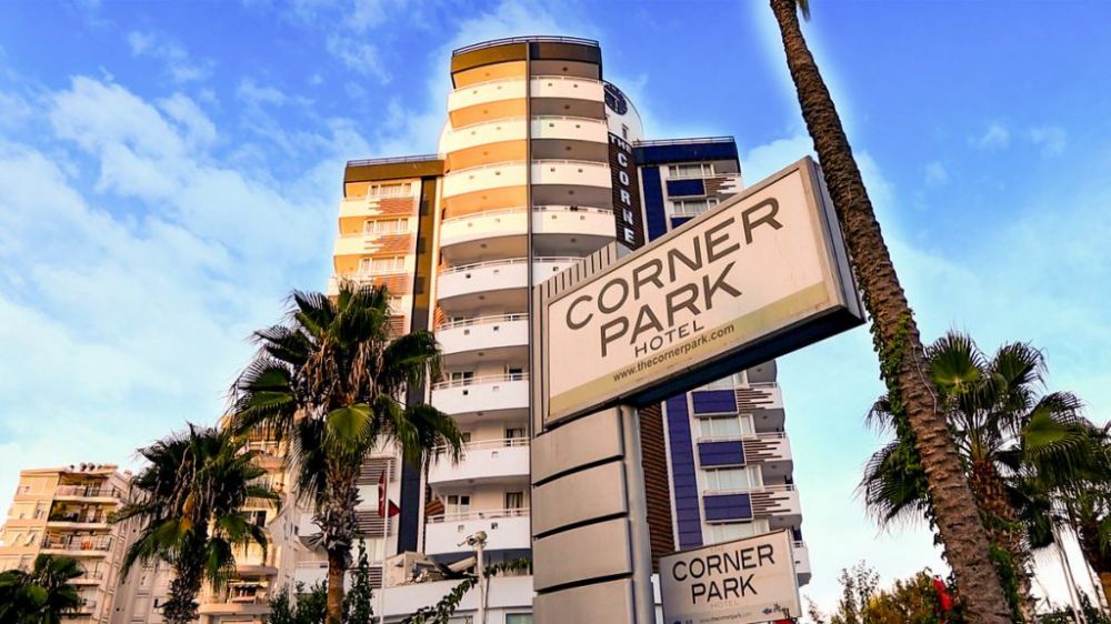 The Corner Park Hotel 