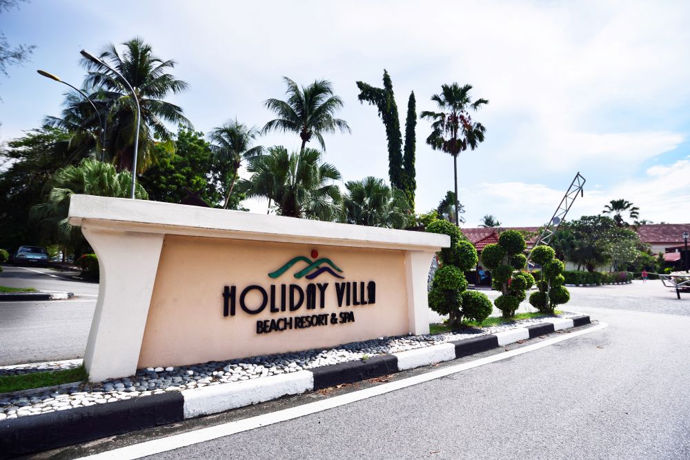 Holiday Villa Beach Resort & Spa 4*