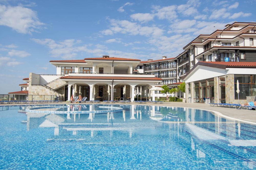 Nevis Resort 2*