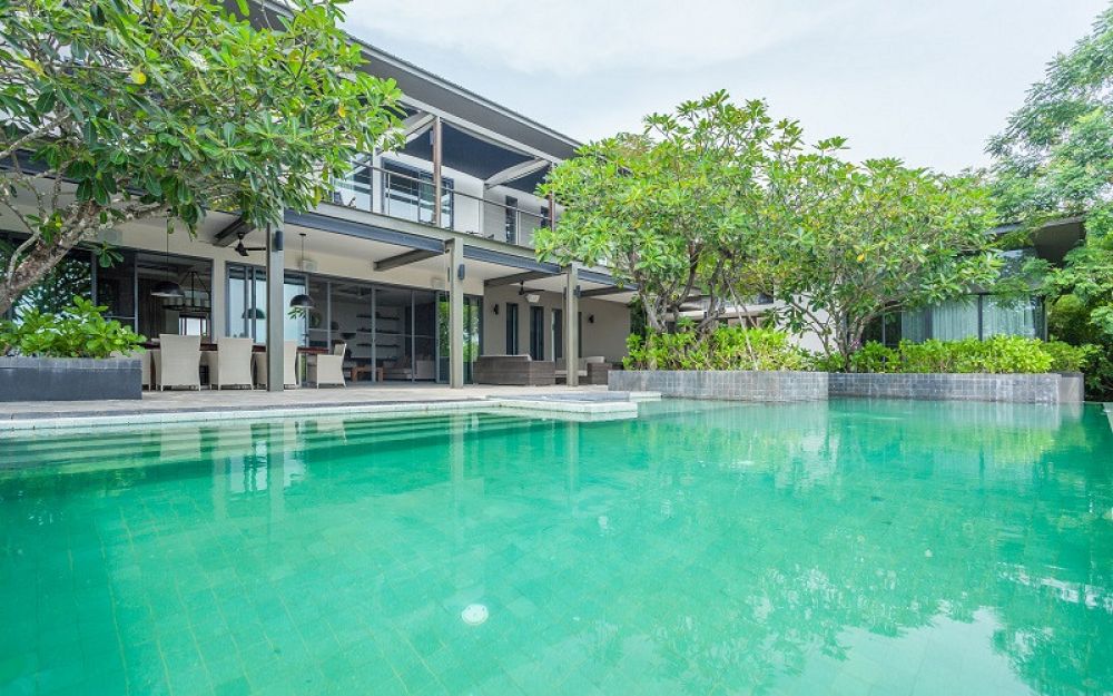 Casabay Luxury Pool Villas 4*