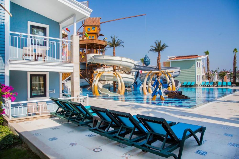 Crystal Club World Of Colours Resort & SPA 5*