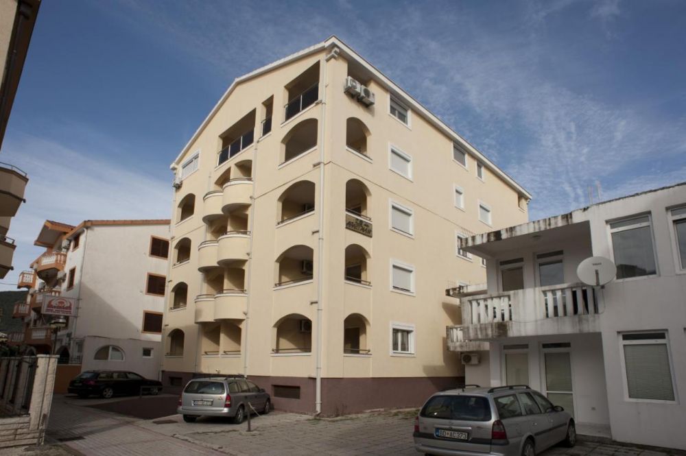 Jovan Apartments 3*