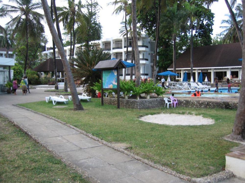 Kenya Bay Beach Hotel 3*
