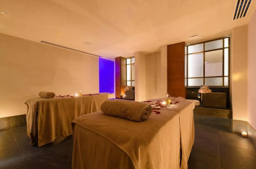 Ajax Hotel 4*