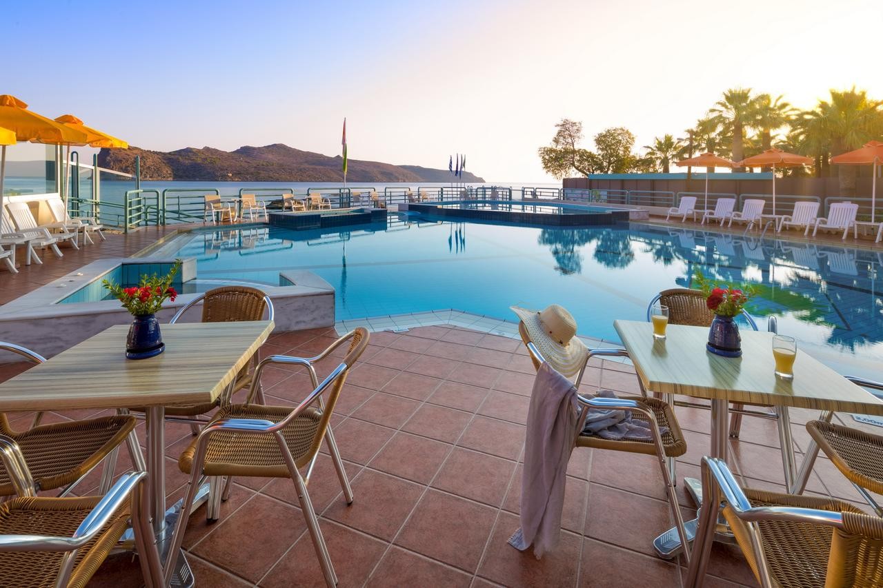 Ilianthos Village Luxury Hotel & Suites 4*