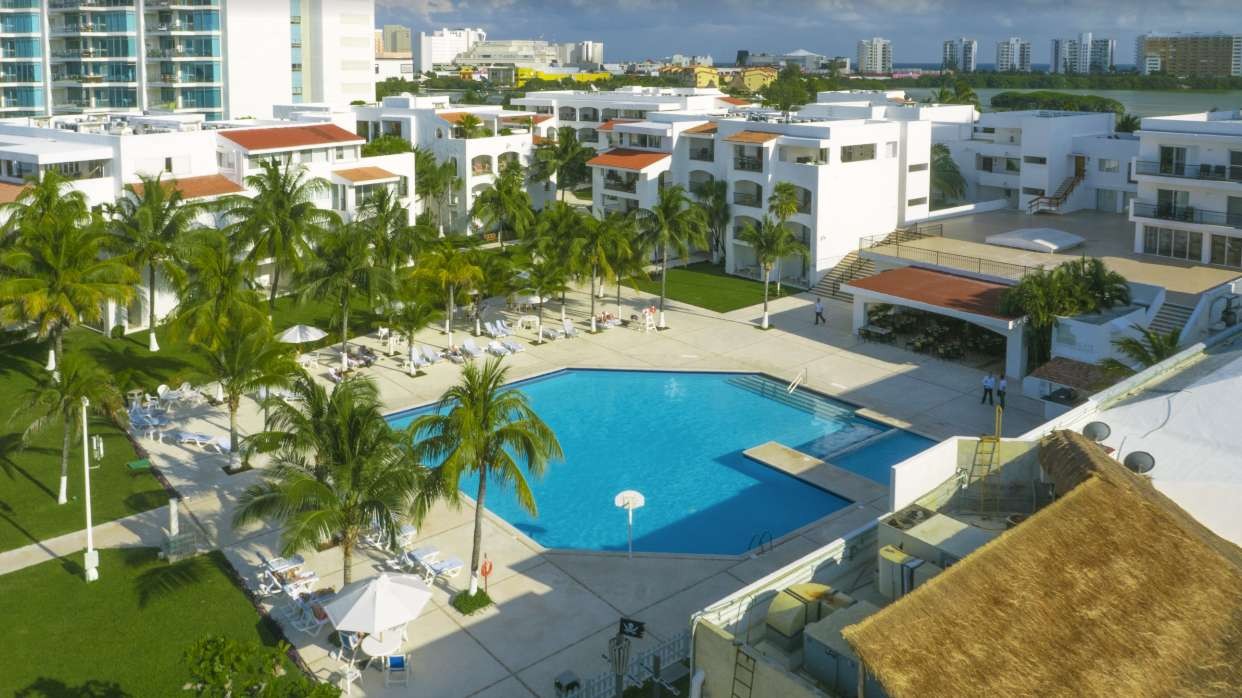 Beachscape Kin Ha Villas & Suites Cancun 3*
