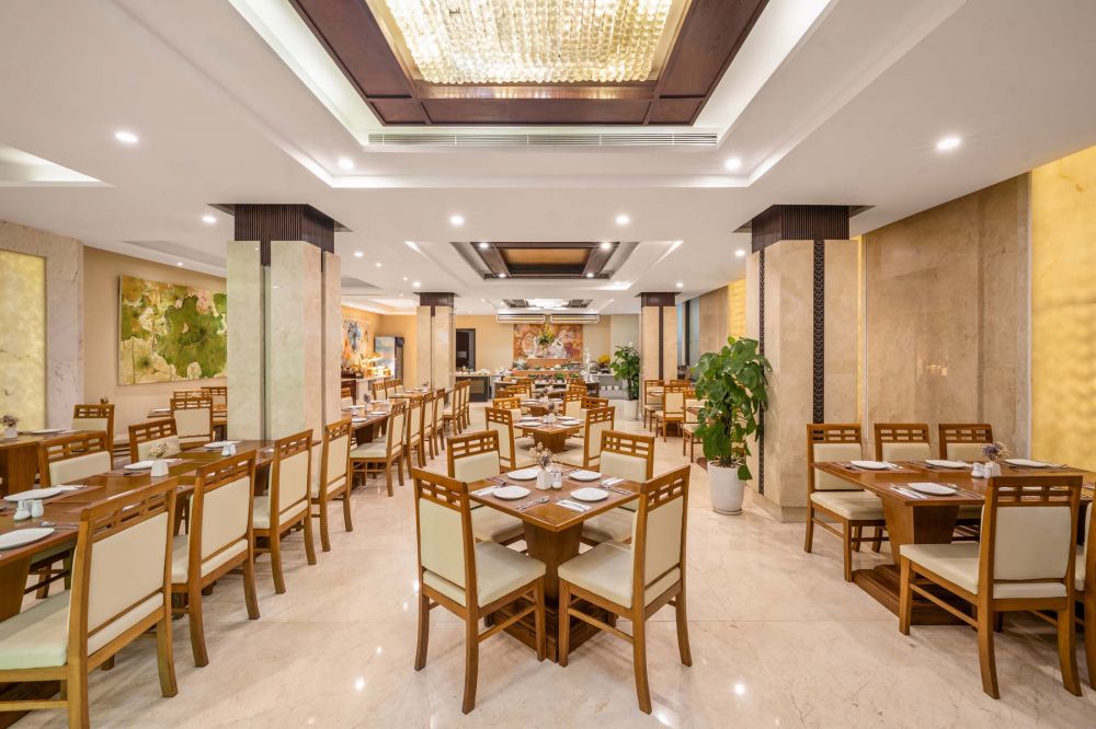 Holiday Beach Hotel Danang 4*