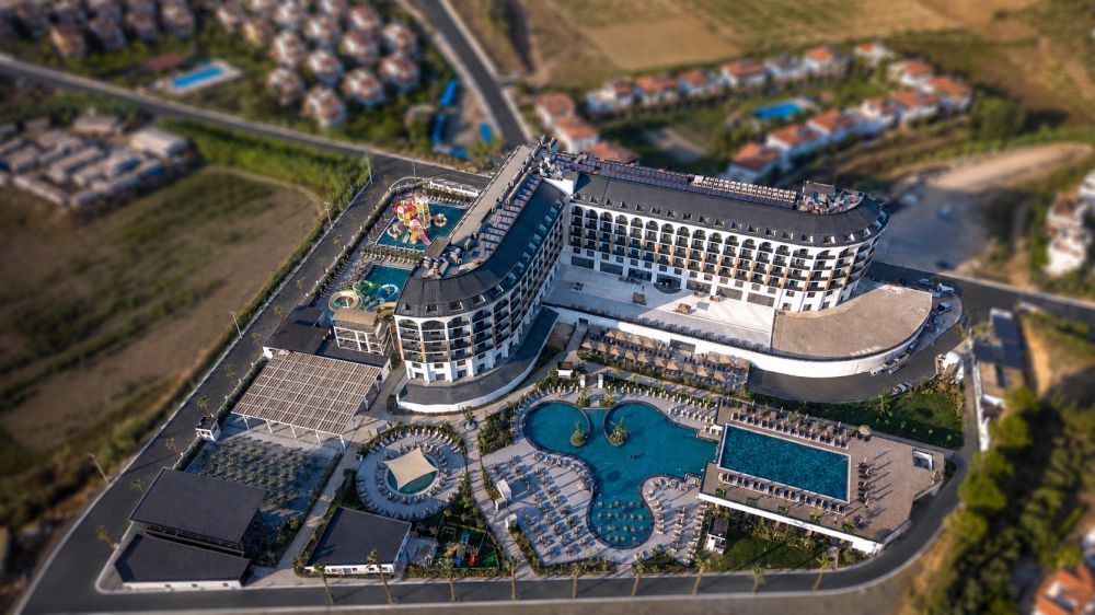 Raxeria Hotel 5*