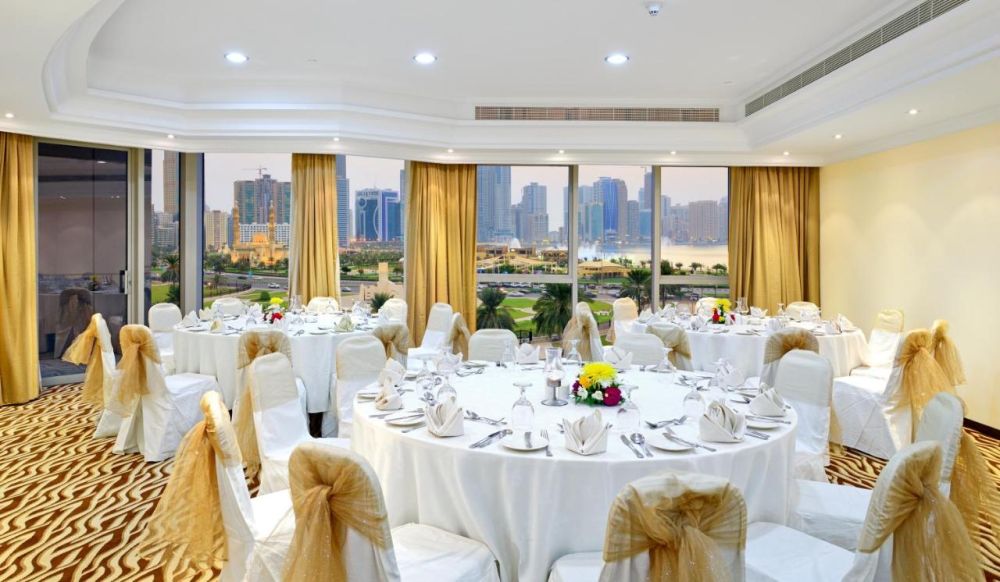 Al Majaz Premiere Hotel Apartments 4*