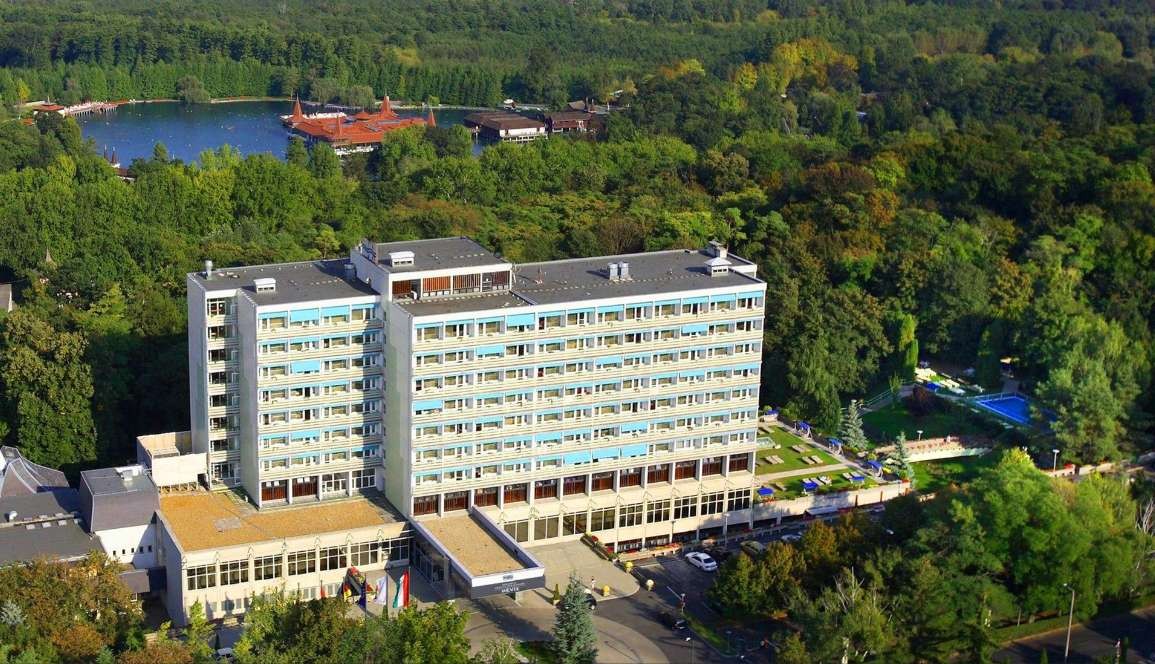 Колготки астындағы әтеш Жалаңаш қайын енелер шомылады