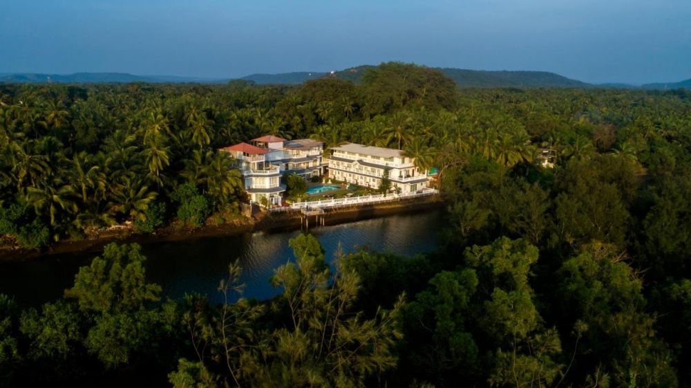 Triveny River Palace 4*