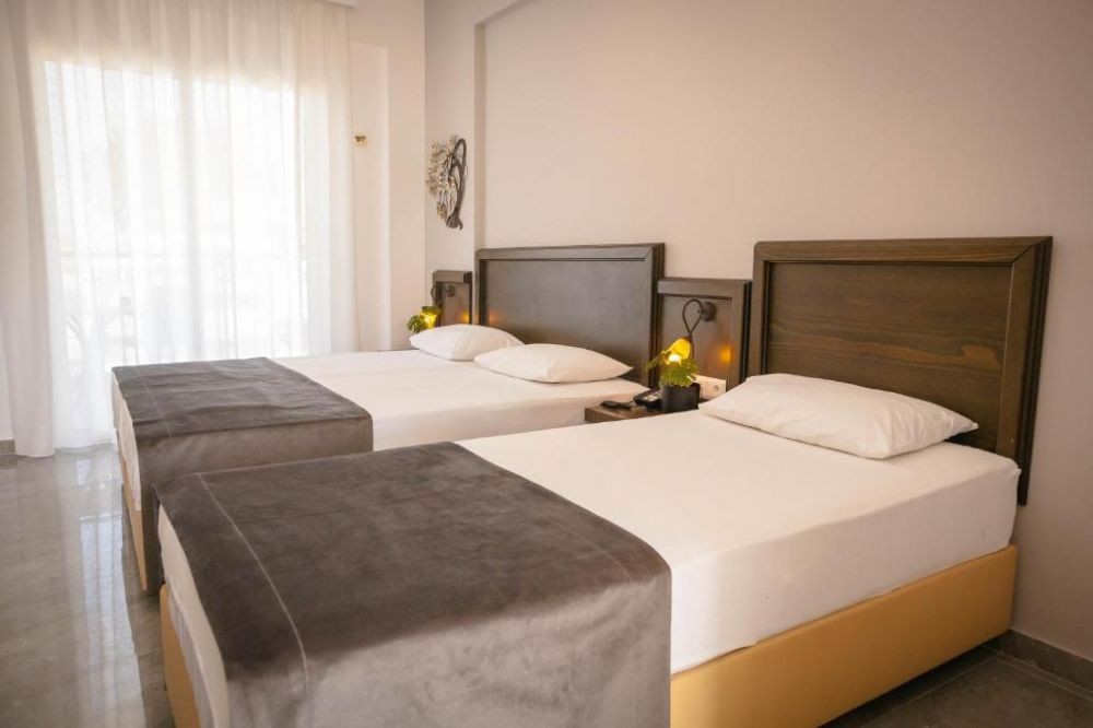 Standard Double Room, Sarantis Hotel 3*