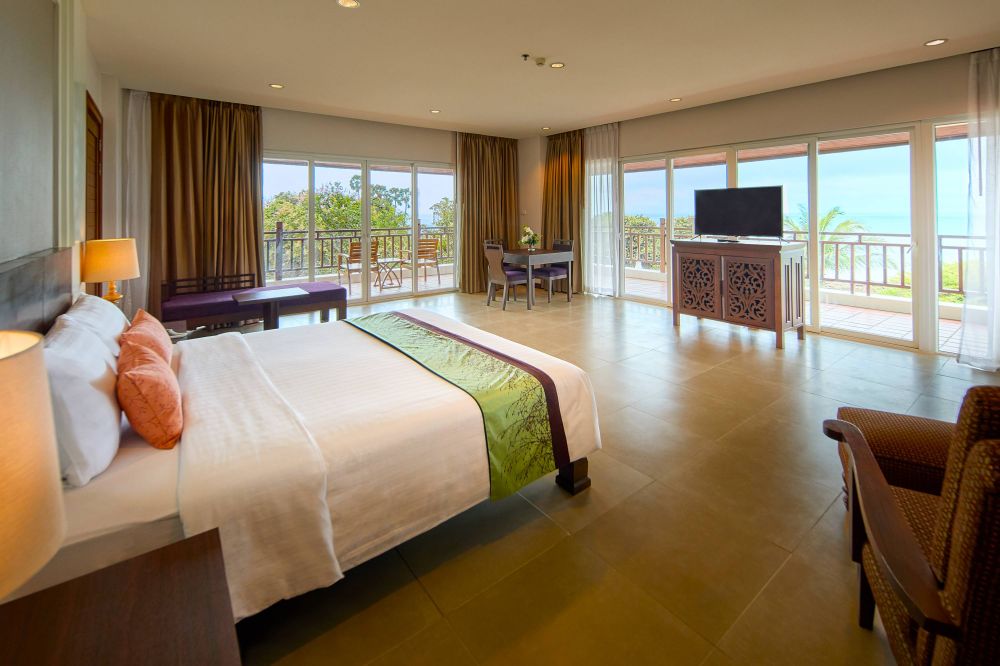Junior Suite, The Heritage Pattaya Beach Resort 4*