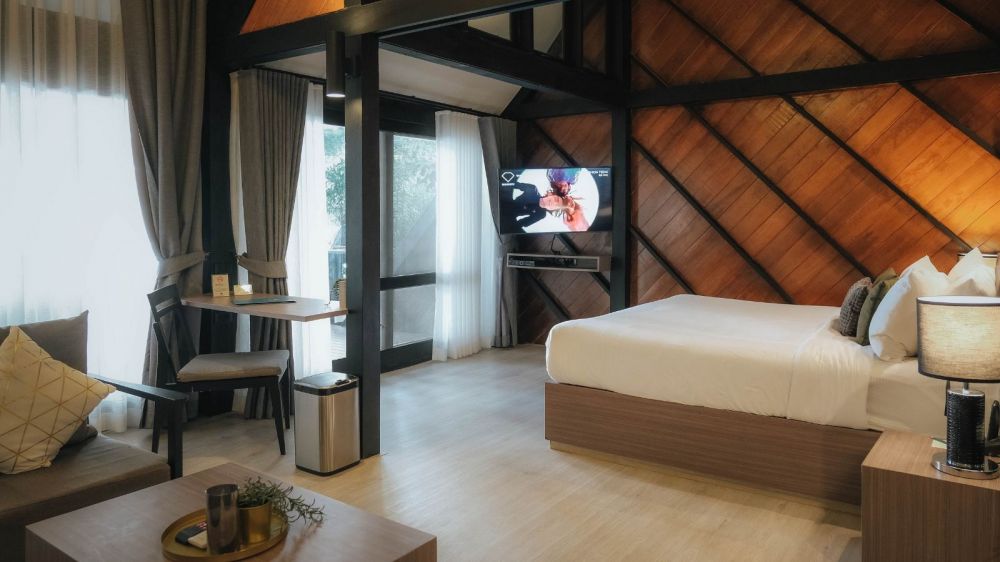 Canopy Plunge Pool Suite, Floral Lux Hotel Monttra Pattaya 4+