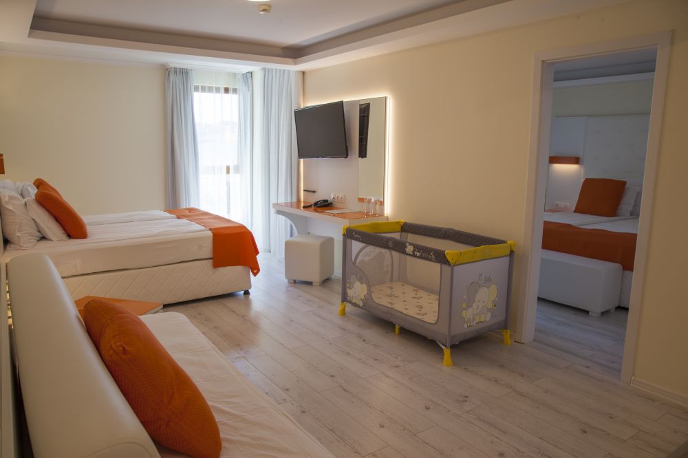 Apartments With Pool View, Perla Beach Luxury & Gold 5*