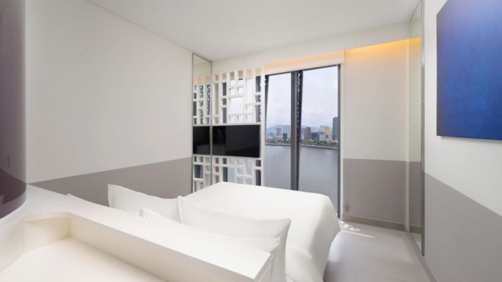 1 QUEEN BED RIVER VIEW, Wink Icon Hotel Danang Riverside 5*