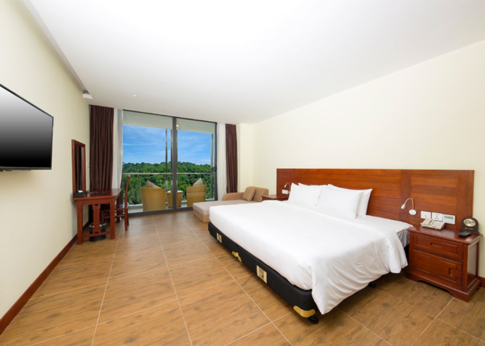 Deluxe Hill View/Ocean View with Balcony, Amarin Resort & Spa Phu Quoc 4*