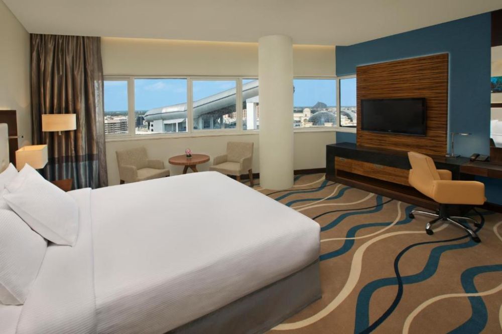 Guest Room King, DoubleTree by Hilton Hotel and Residences Dubai – Al Barsha 4*