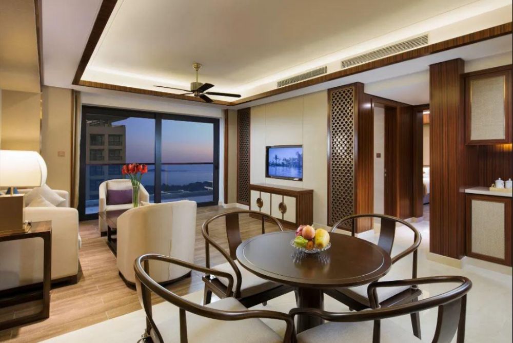 Superior Seaview Two-Bedroom Suite, Jinghai Hotel & Resort 5*