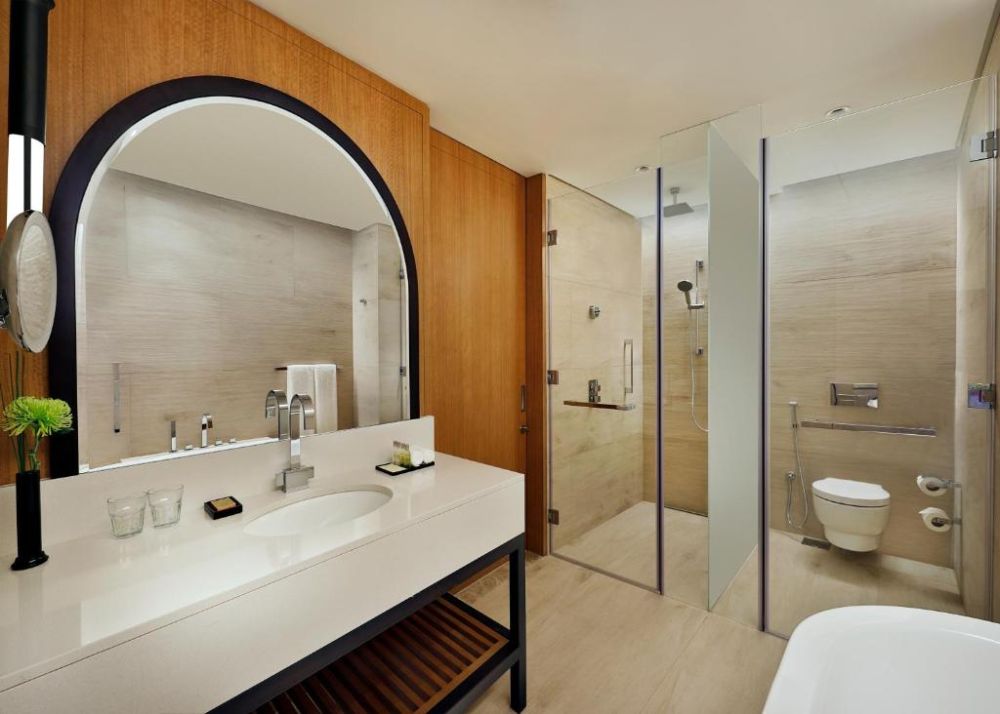 Superior Room, Doubletree by Hilton Dubai Business Bay 4*