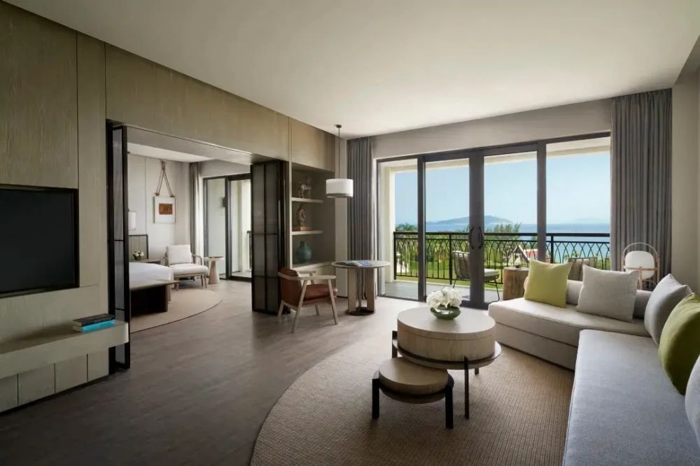 Deluxe Ocean View Suite (New Wing), Sanya Marriott Yalong Bay Resort & Spa 5*