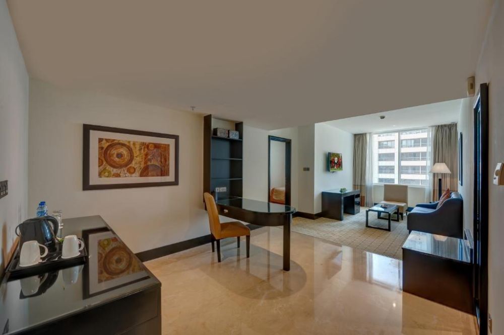 One Bedroom Suite, Holiday Inn Dubai Al Barsha 4*