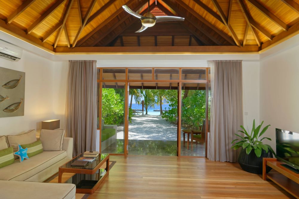 Beach Villa with Jacuzzi, Kurumba Maldives 5*
