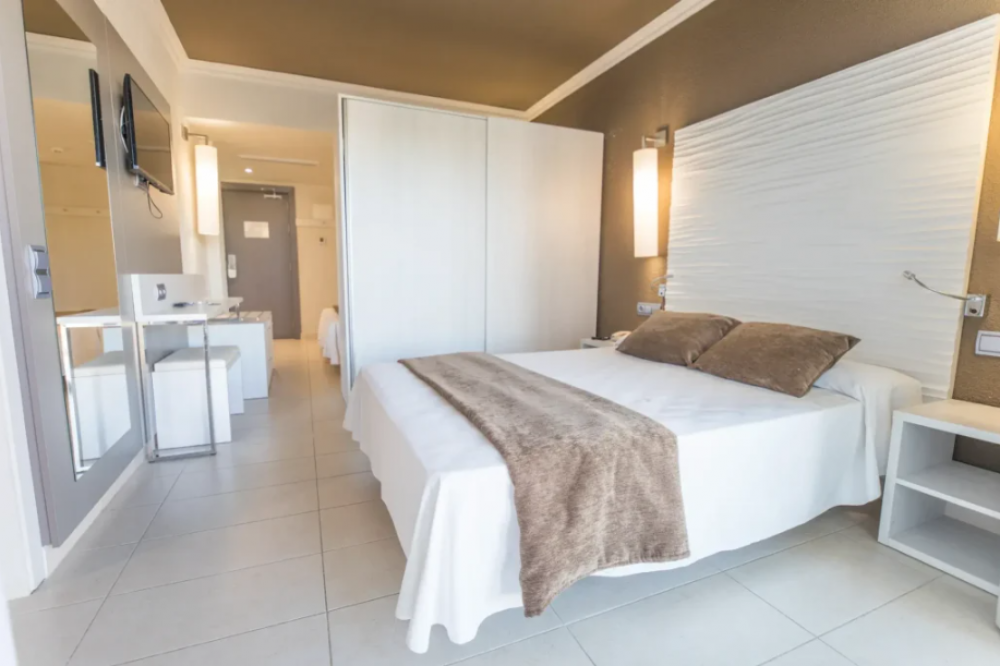 Quintiple Room, Augustus Hotel 4*